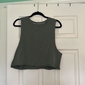 🔥2x long cropped sleeveless tops